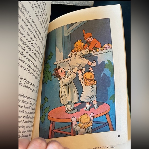 VINTAGE 1979 Adventures of Raggedy Ann Children’s Book - Picture 7 of 12